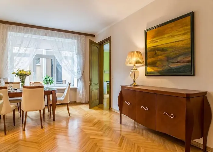Sunny Flat In Art Nouveau Area