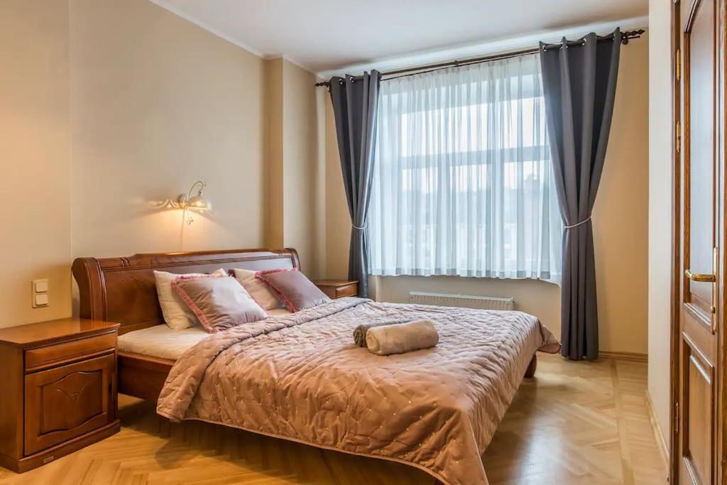 Sunny Flat In Art Nouveau Area Apartment