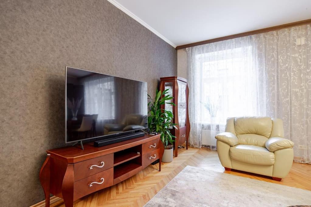 Apartment Sunny Flat In Art Nouveau Area *