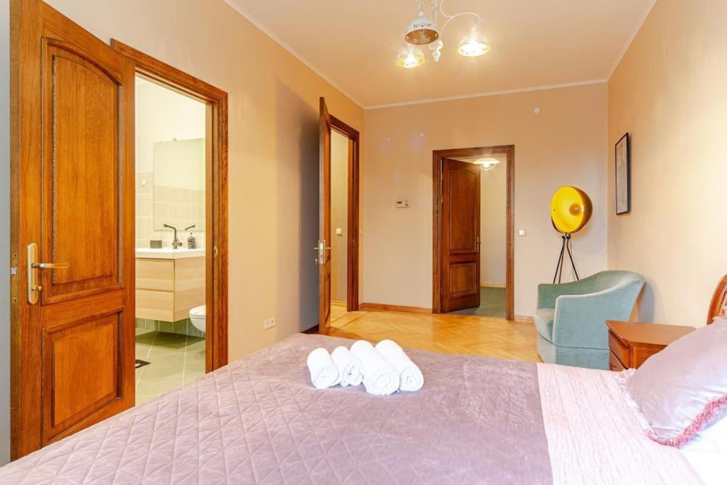 Sunny Flat In Art Nouveau Area Apartment